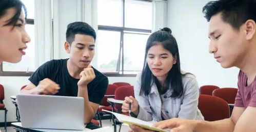 為防止攀比炫富,同學聚會要求統一服裝,為何差距還是一目了然